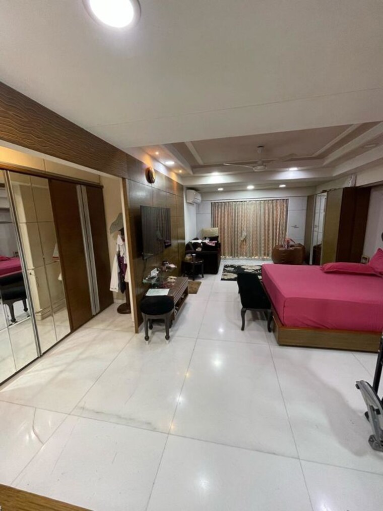  Parking, tapovan-chs 6+ Bedroom 4000 Sq.Ft. Apartment In Santacruz West Mumbai 10574845