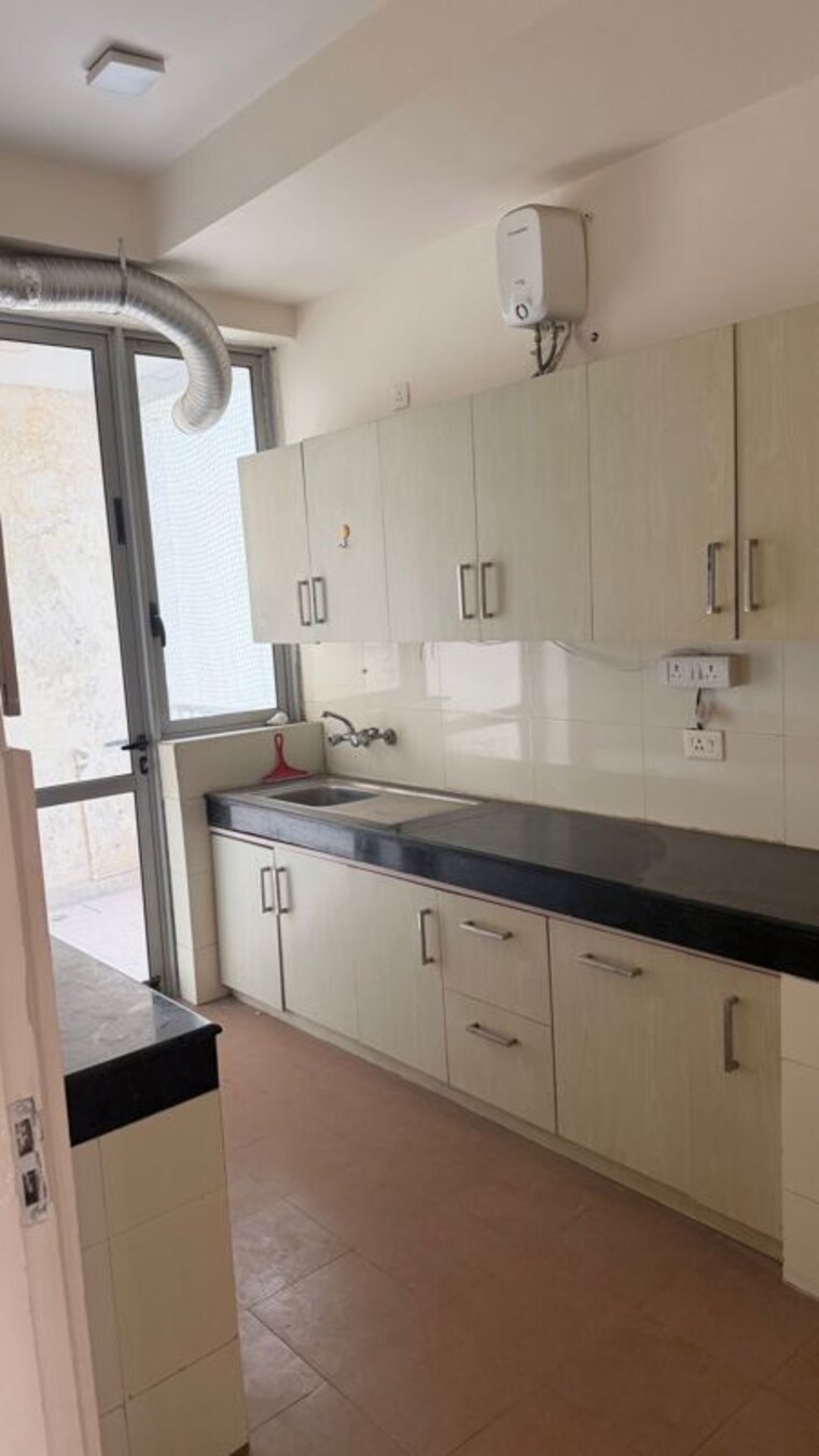 Kitchen, pioneer-park-phase-1 3 Bedroom 1670 Sq.Ft. Apartment In Sector 61 Gurgaon 10574860