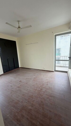 Room in 3 BHK Apartment at Pioneer Park Phase 1, Sector 61 – for Sale