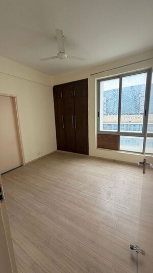 Room in 3 BHK Apartment at Pioneer Park Phase 1, Sector 61 – for Sale