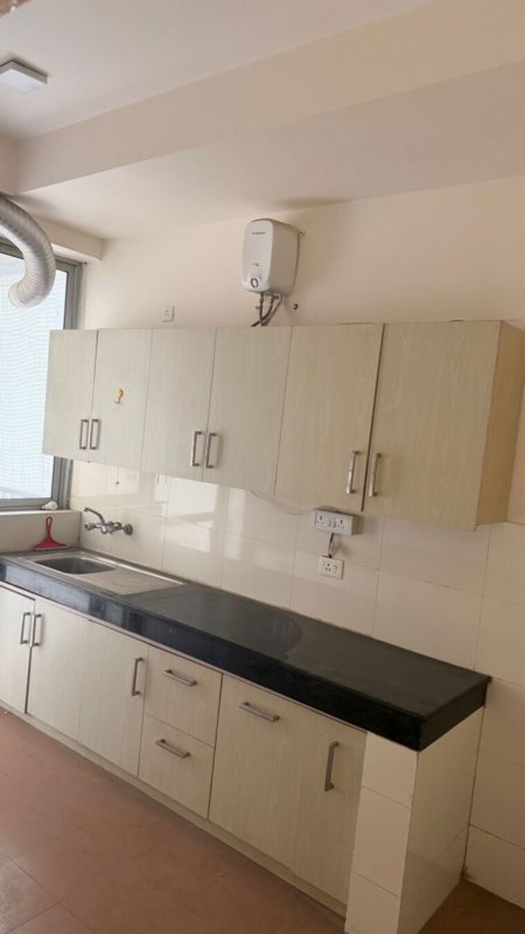 Kitchen, pioneer-park-phase-1 3 Bedroom 1670 Sq.Ft. Apartment In Sector 61 Gurgaon 10574860