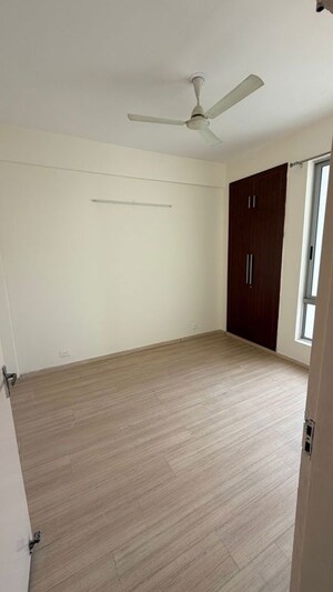 Room in 3 BHK Apartment at Pioneer Park Phase 1, Sector 61 – for Sale