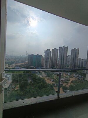 Swimming Pool in 3.5 BHK Apartment at M3M Escala, Sector 70a – for Rent