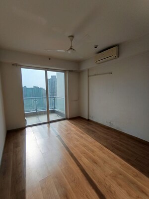 Room in 3.5 BHK Apartment at M3M Escala, Sector 70a – for Rent