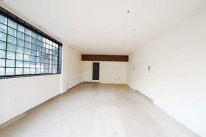 Room in  Shop at Ravet – for Rent