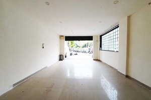 Room in  Shop at Ravet – for Rent