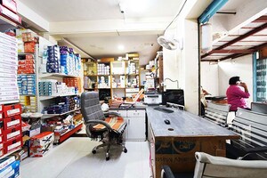 Team Area in  Shop at Ravet – for Rent