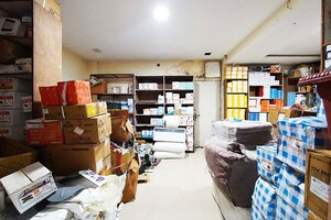 Team Area in  Shop at Ravet – for Rent