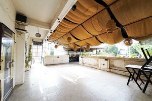  Shop – Exterior View View at Ravet - for Rent
