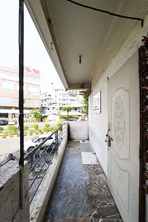 Balcony in  Shop at Ravet – for Rent