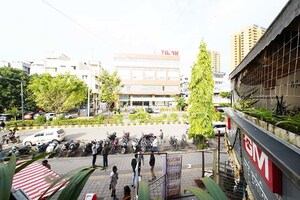  Shop – Exterior View View at Ravet - for Rent