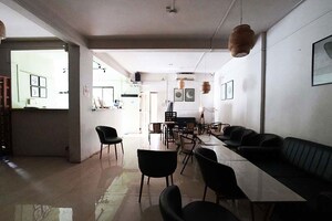 Team Area in  Shop at Ravet – for Rent