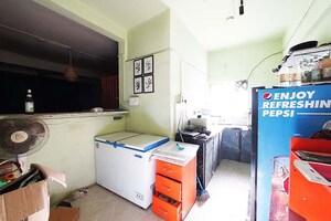 Team Area in  Shop at Ravet – for Rent