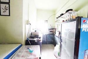 Team Area in  Shop at Ravet – for Rent