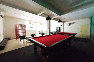 Team Area in  Shop at Ravet – for Rent