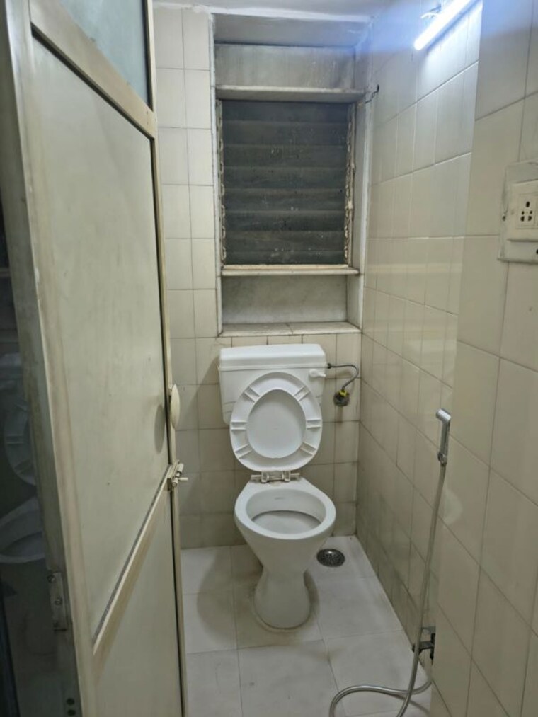Bathroom, ghatkopar east 1 Bedroom 4500 Sq.Ft. Apartment In Ghatkopar East Mumbai 10574897