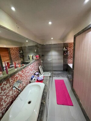 Furnished Amenities in 6+ BHK Apartment at Tapovan CHS, Santacruz West – for Rent