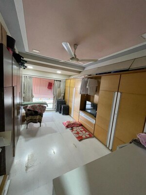 Living Room in 6+ BHK Apartment at Tapovan CHS, Santacruz West – for Rent