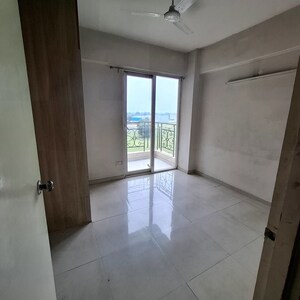 Room in 2 BHK Apartment at Signature Global The Millennia, Sector 37d – for Rent