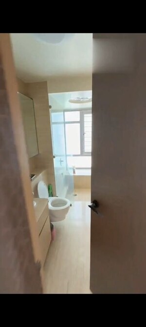 Bathroom in 3.5 BHK Apartment at Imperial Heights Goregaon West, Goregaon West – for Sale