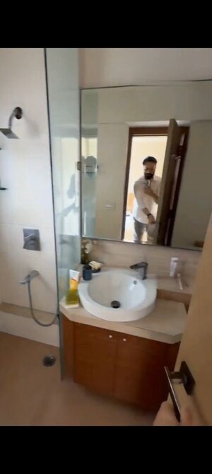 Bathroom in 3.5 BHK Apartment at Imperial Heights Goregaon West, Goregaon West – for Sale