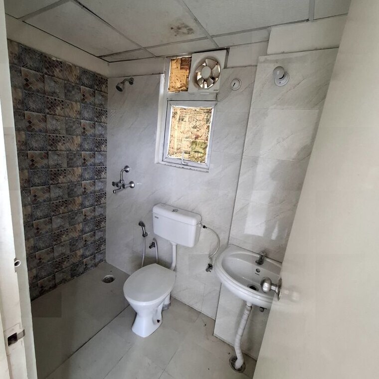 Bathroom, signature-global-the-millennia 2 Bedroom 850 Sq.Ft. Apartment In Sector 37d Gurgaon 10574932