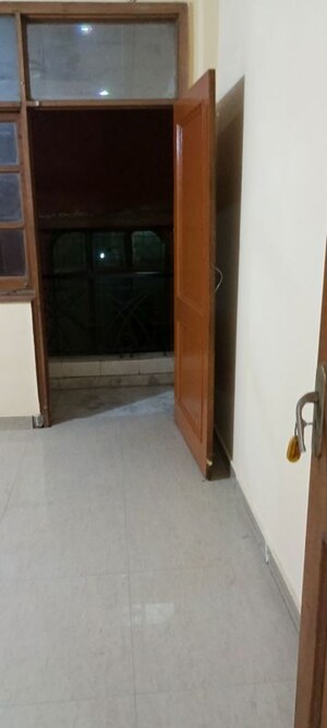 Furnished Amenities in 2 BHK Builder Floor at Govindpuri – for Rent