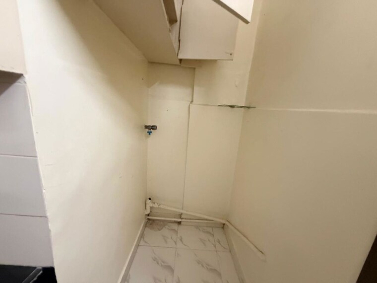Bathroom, ghatkopar east 1 Bedroom 450 Sq.Ft. Apartment In Ghatkopar East Mumbai 10574964