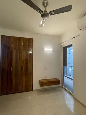 Room in 3.5 BHK Builder Floor at Smart World Orchard, Sector 61 – for Rent