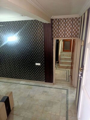 2 BHK Builder Floor For Rent in Sector 21