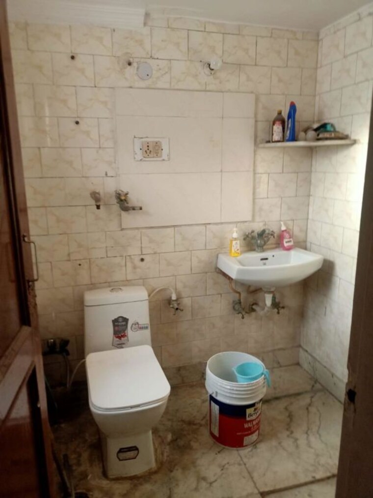Bathroom, sector 21 2 Bedroom 1250 Sq.Ft. Builder Floor In Sector 21 Gurgaon 10574975