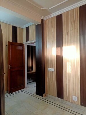 Room in 2 BHK Builder Floor at Sector 21 – for Rent