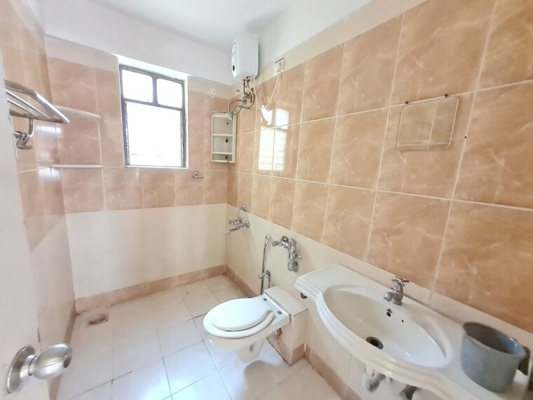 Bathroom, lunkad-goldcoast 3 Bedroom 1600 Sq.Ft. Apartment In Viman Nagar Pune 10574976