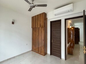 Room in 3.5 BHK Builder Floor at Smart World Orchard, Sector 61 – for Rent