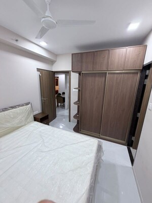 Room in 1 BHK Apartment at Vayuputra Trident, Santacruz West – for Rent