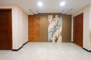 Room in 4 BHK Builder Floor at Sector 43 – for Rent