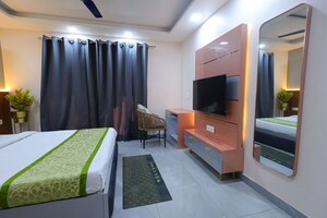 Team Area in 4 BHK Builder Floor at Sector 43 – for Rent