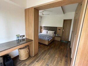 Furnished Amenities in 2 BHK Apartment at Captain Villa, Bandra West – for Rent