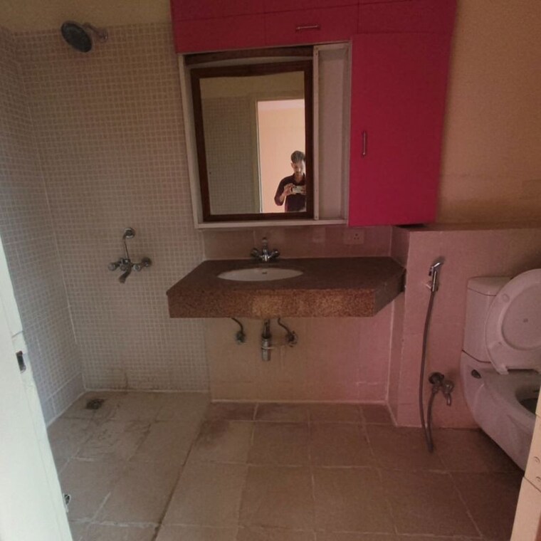 Bathroom, umang-monsoon-breeze-phase-i 3.5 Bedroom 1850 Sq.Ft. Apartment In Sector 78 Gurgaon 10575005
