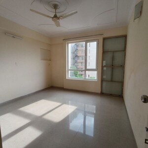 Room in 3.5 BHK Apartment at Umang Monsoon Breeze Phase I, Sector 78 – for Rent