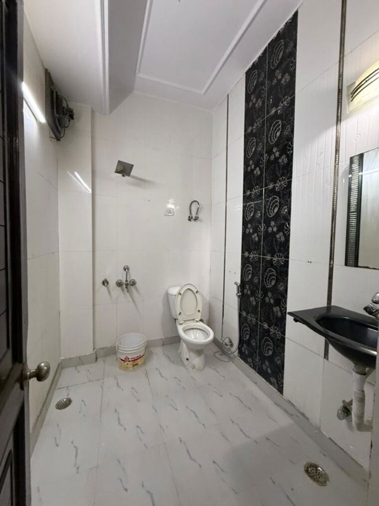 Bathroom, kalkaji 3 Bedroom 1800 Sq.Ft. Builder Floor In Kalkaji Delhi 10575029
