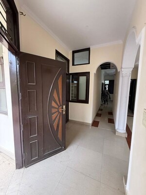 3 BHK Builder Floor – Entrance View at Kalkaji - for Rent