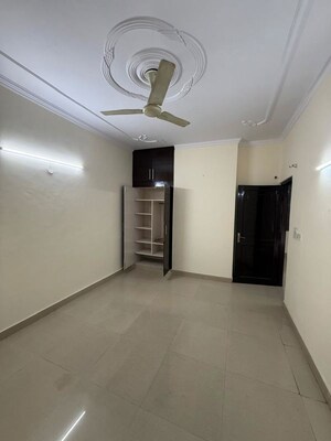 Room in 3 BHK Builder Floor at Kalkaji – for Rent