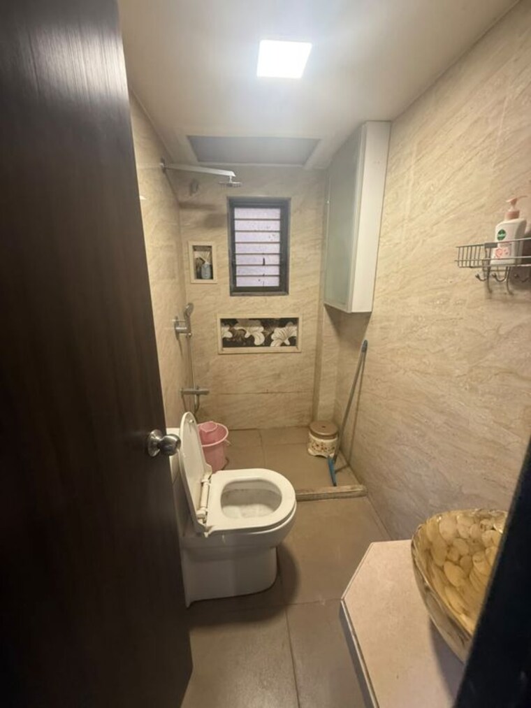 Bathroom, bandra west 1 Bedroom 650 Sq.Ft. Apartment In Bandra West Mumbai 10575032