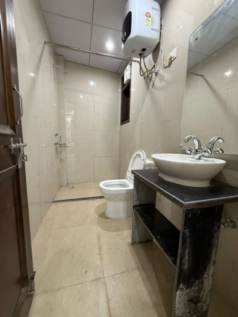 Bathroom, chattarpur 2 Bedroom 800 Sq.Ft. Builder Floor In Chattarpur Delhi 10575042