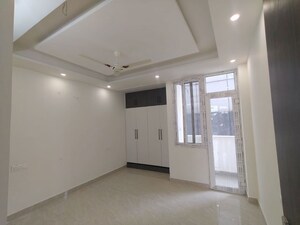 Room in 3 BHK Builder Floor at Ballupur – for Rent