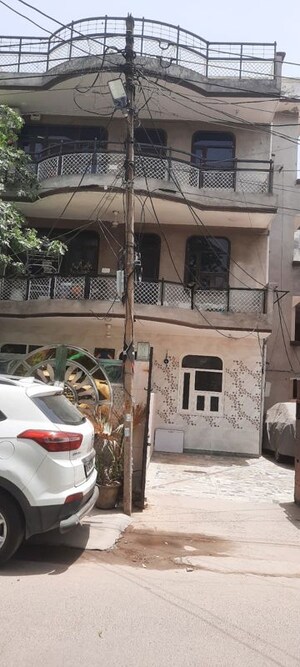 Team Area in 4 BHK Builder Floor at Rajendra Nagar Sector 2 – for Sale