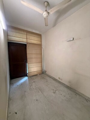 Room in 3 BHK Builder Floor at Greater Kailash ii – for Rent