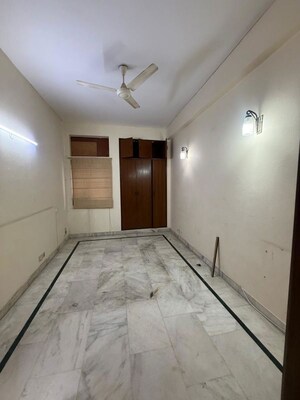 Room in 3 BHK Builder Floor at Greater Kailash ii – for Rent