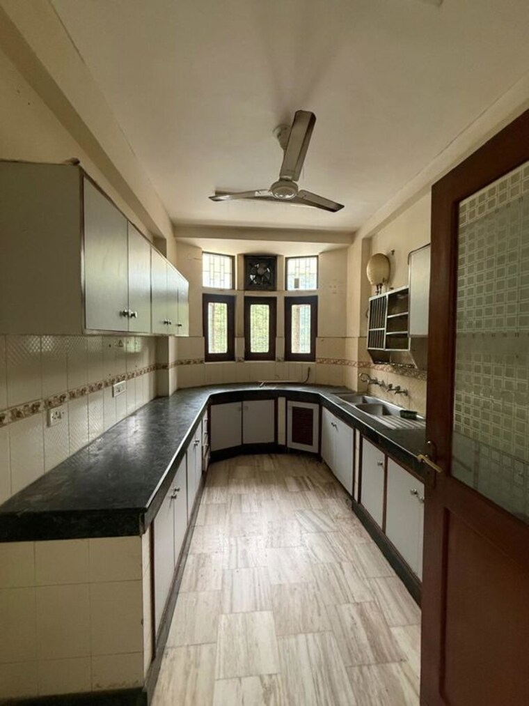 Kitchen, greater kailash ii 3 Bedroom 2100 Sq.Ft. Builder Floor In Greater Kailash ii Delhi 10575077